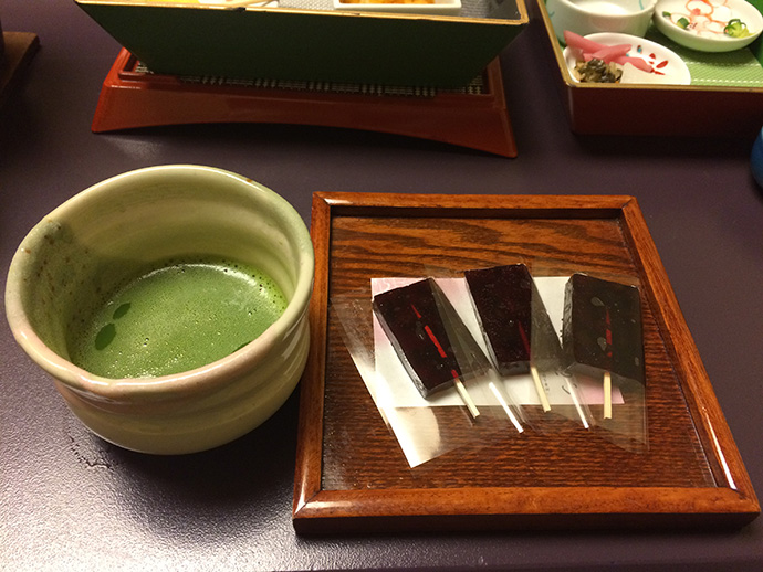 抹茶搭配羊羹