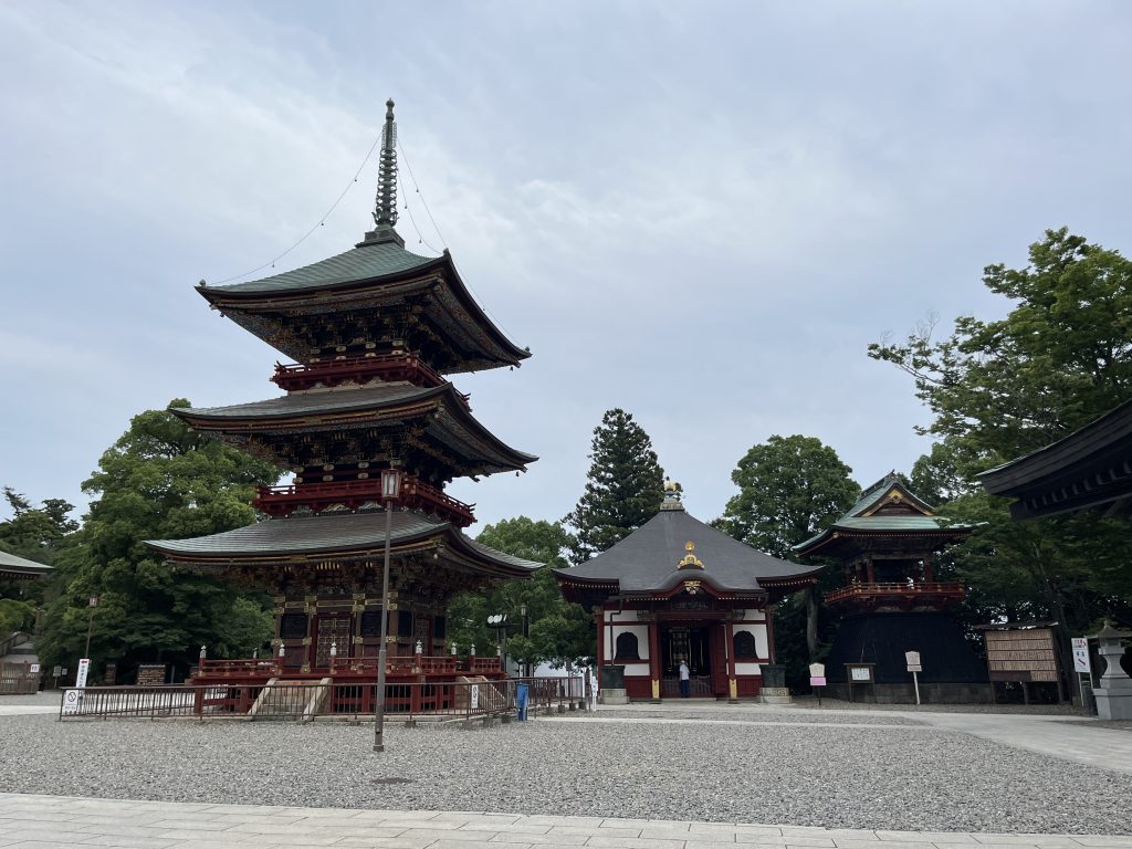 新勝寺三重塔