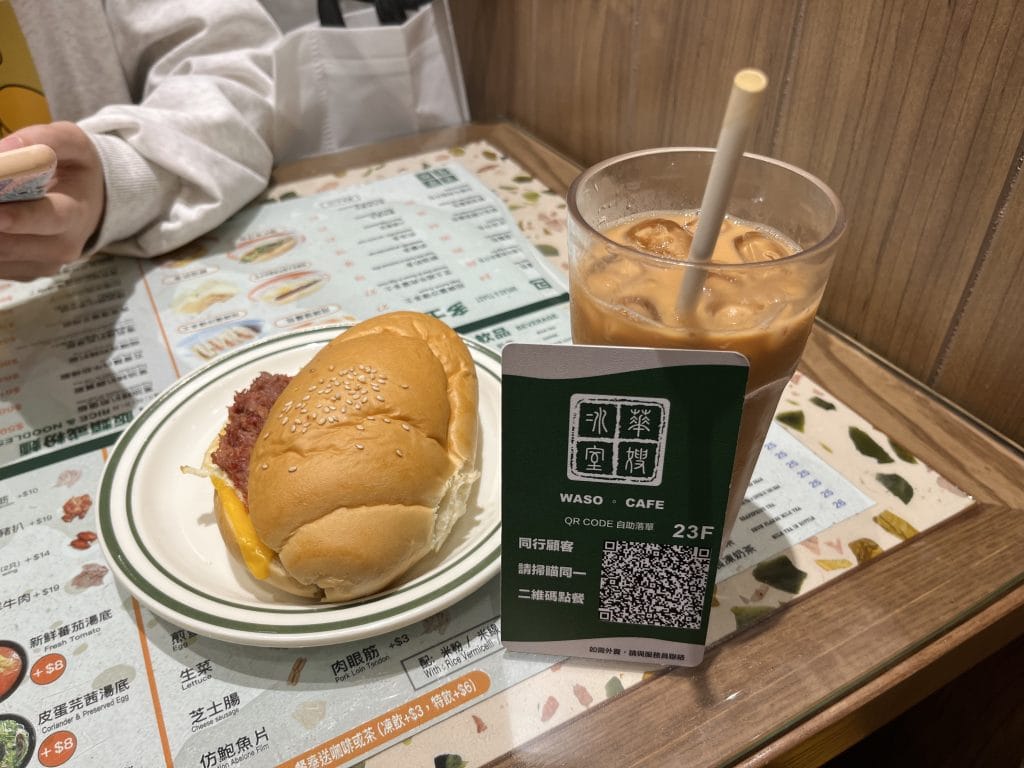 招牌芝士鹹牛肉蛋豬仔包