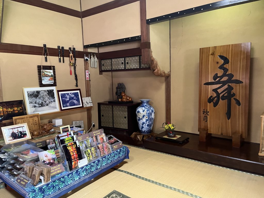 風遊山莊的日式大廣間室內榻榻米展售與休憩區