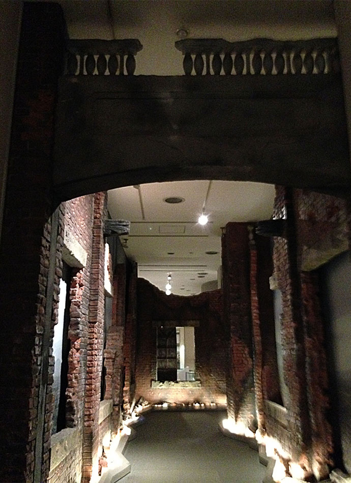 原子彈爆炸後的遺址殘骸