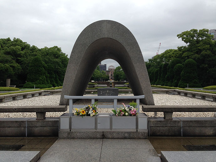 原爆死難者慰靈碑