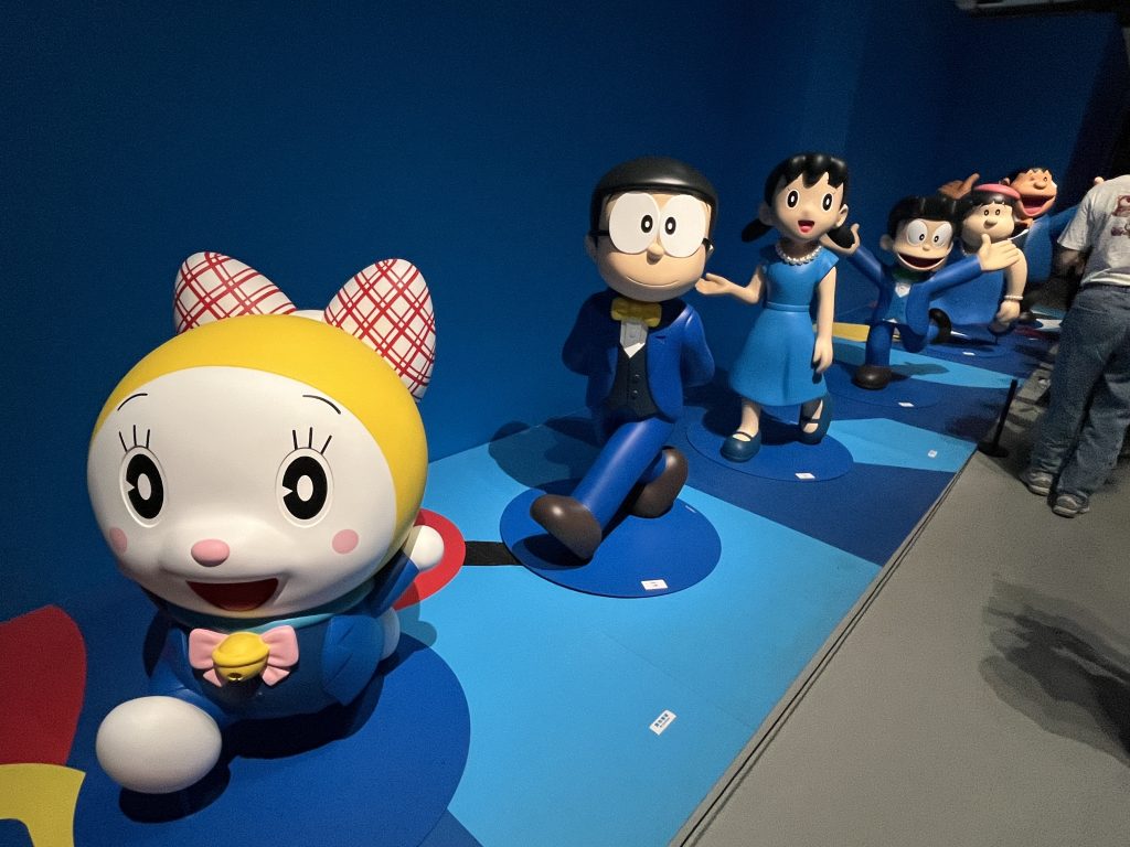 哆啦A夢及其朋友們的立體雕像