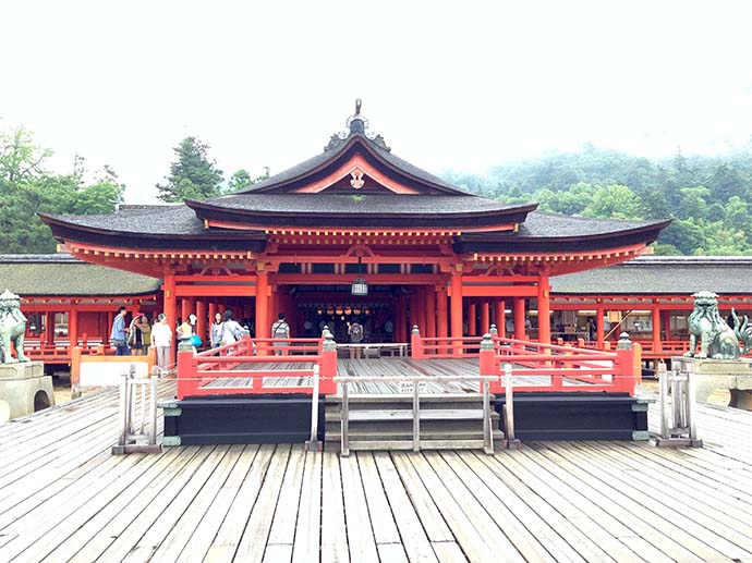高舞台及本殿