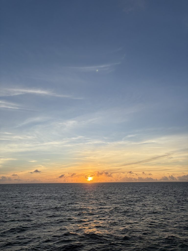 太陽從地平線上升