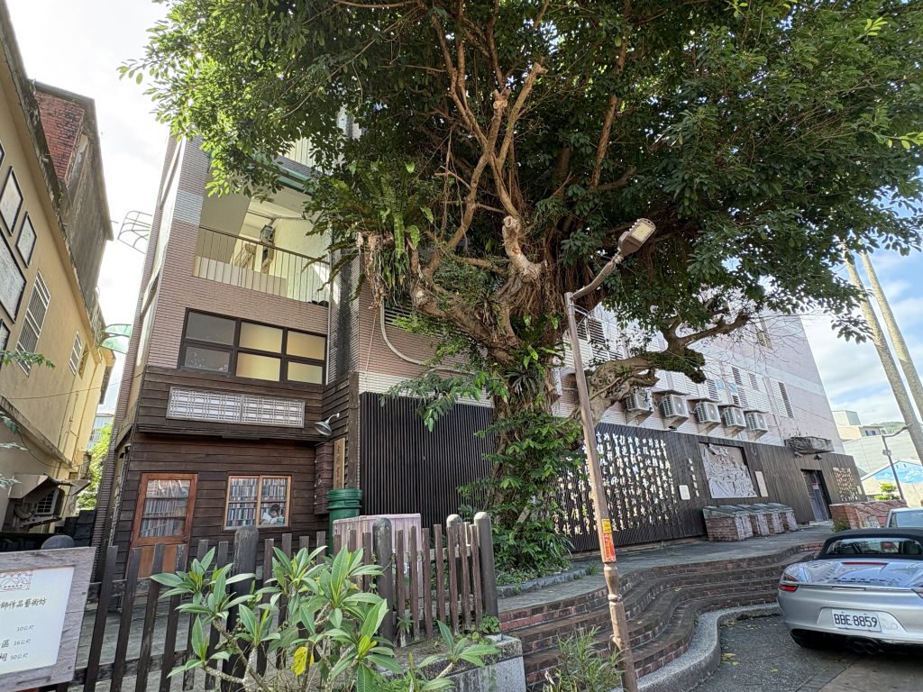康灩泉書法碑牆