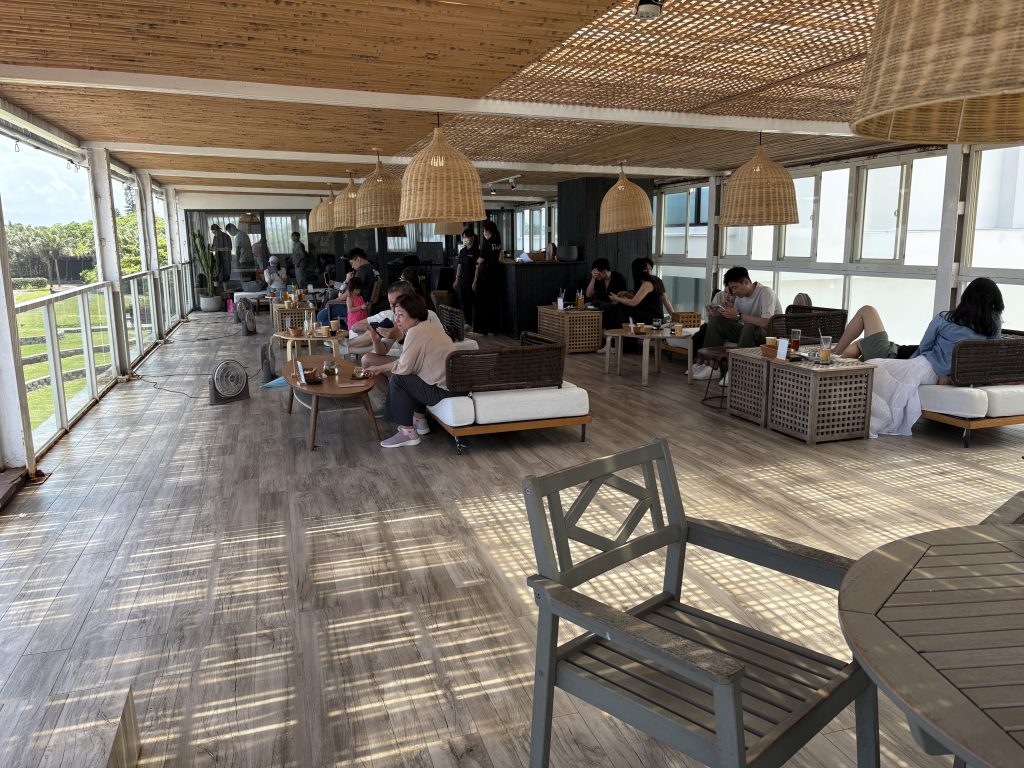 滿山望海店內