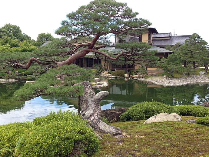 池泉迴遊式大庭園