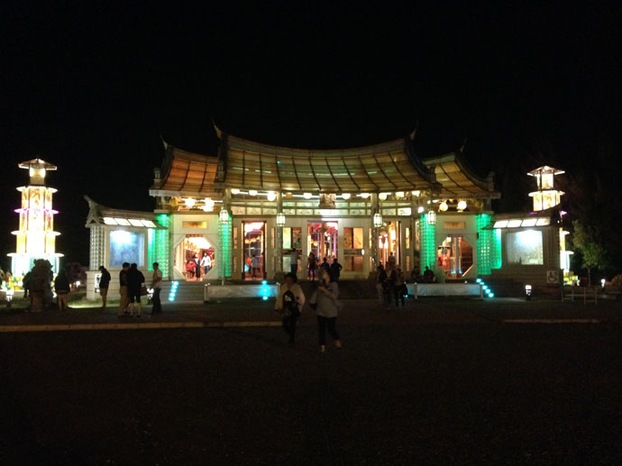 台灣護聖宮夜間全景