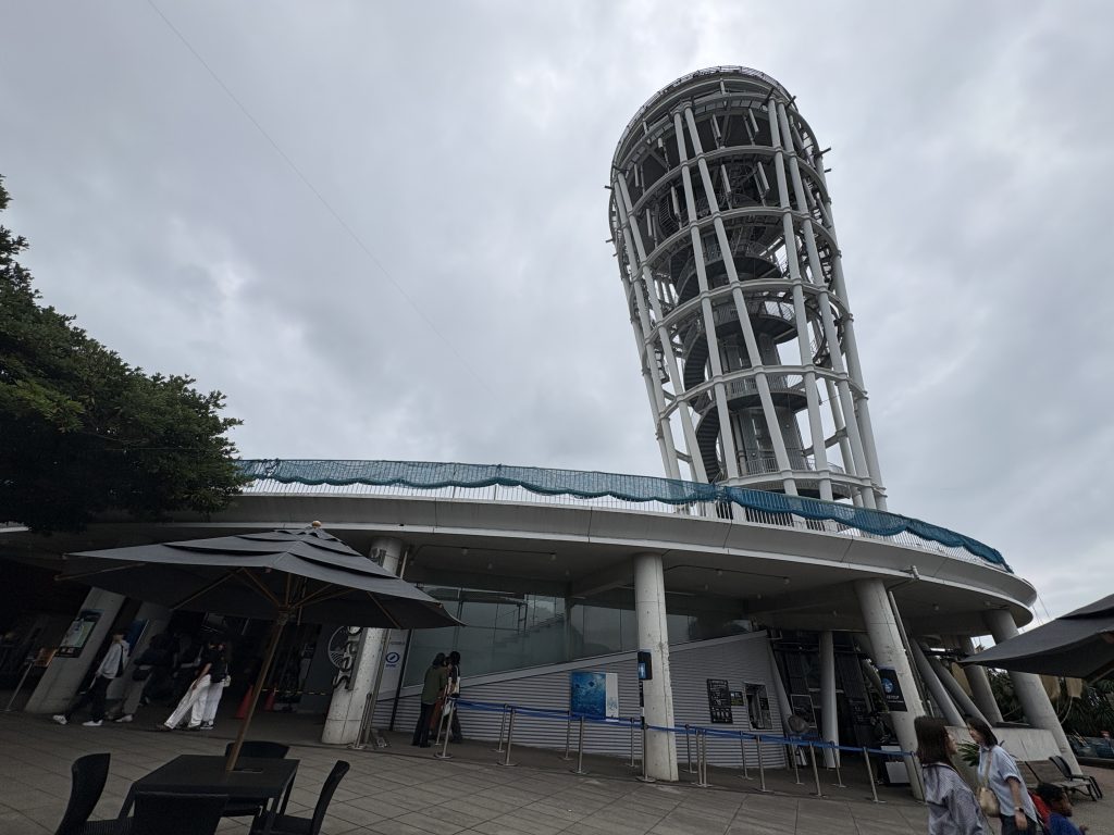 展望燈塔圓形基座廣場與入口