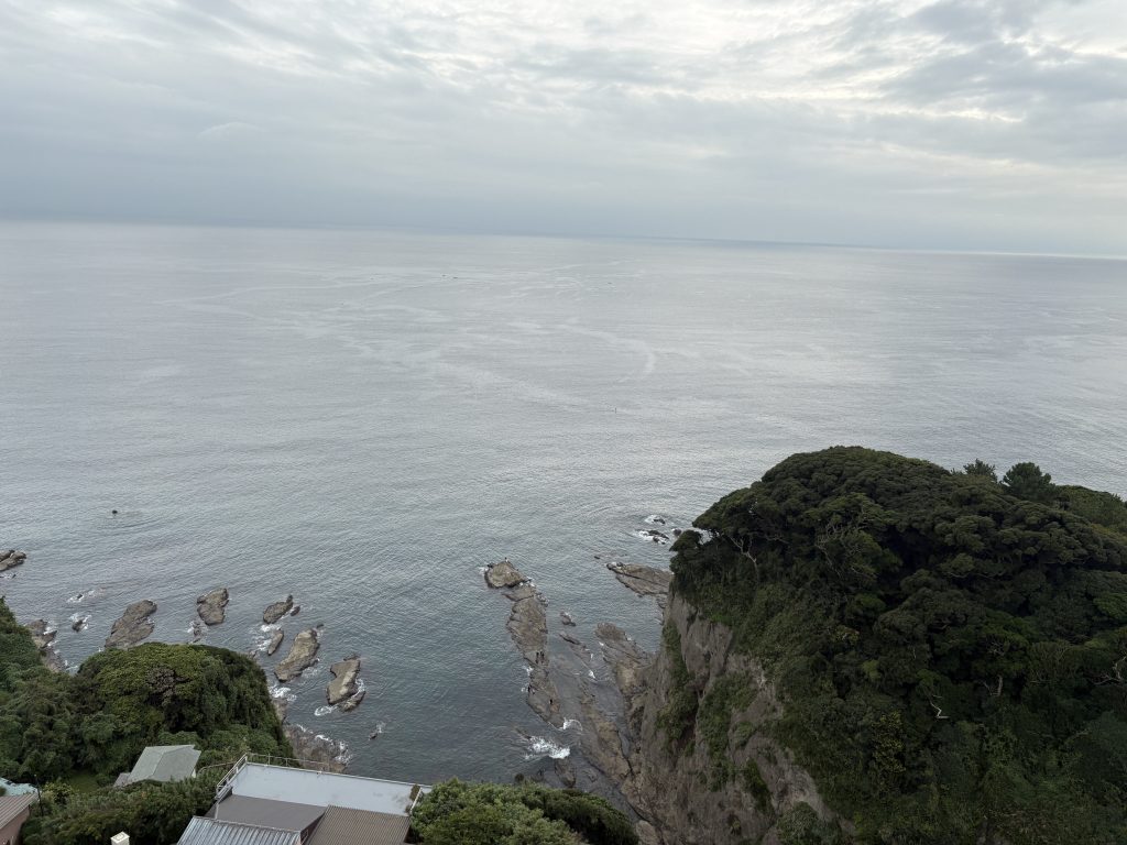 山二つ海崖與相模灣的鳥瞰景觀