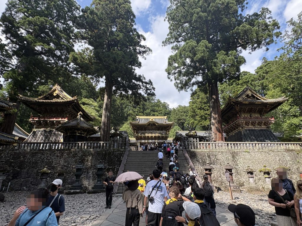 從中庭仰望日光東照宮