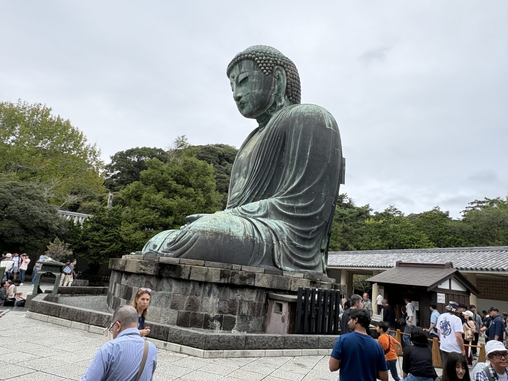 鎌倉大佛左側約 45 度的斜側面